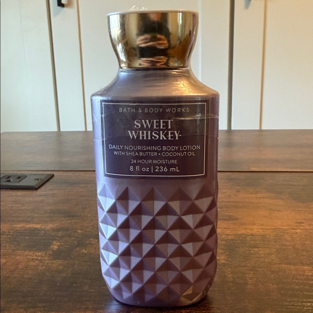 Bath and Body Works Sweet Whiskey body cream - Picture 4 of 5